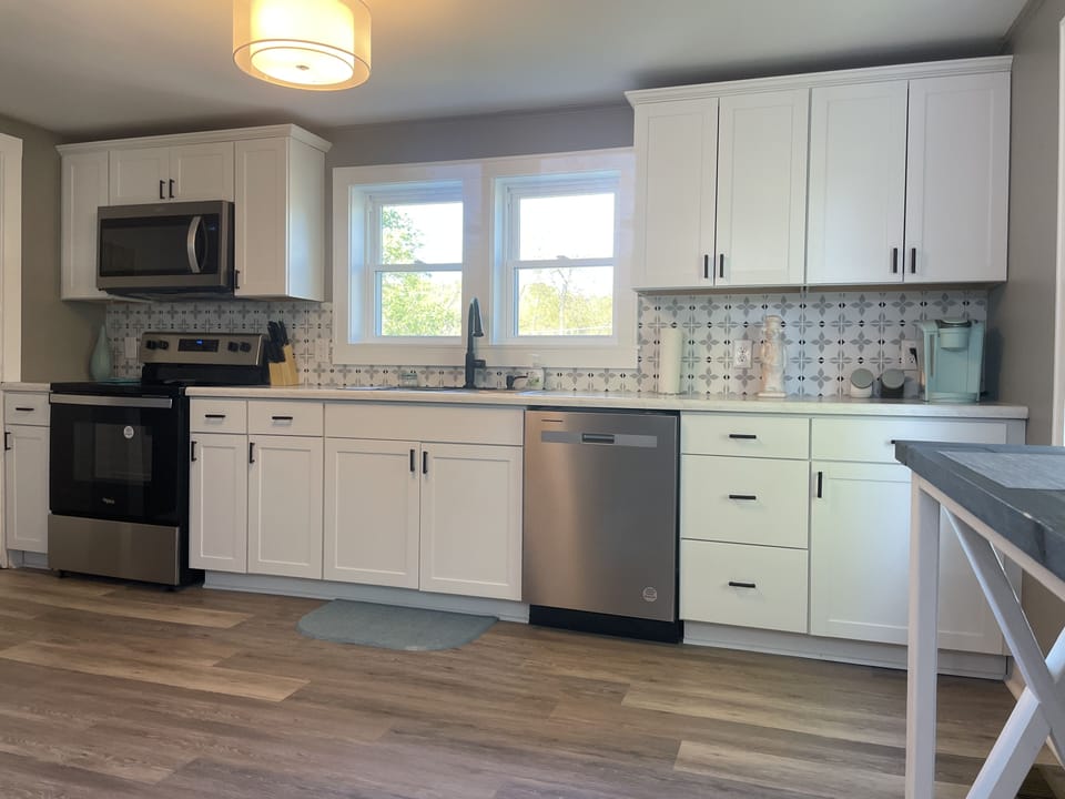 Kitchen:

Stove
Dishwasher
Microwave
Single serving Keurig