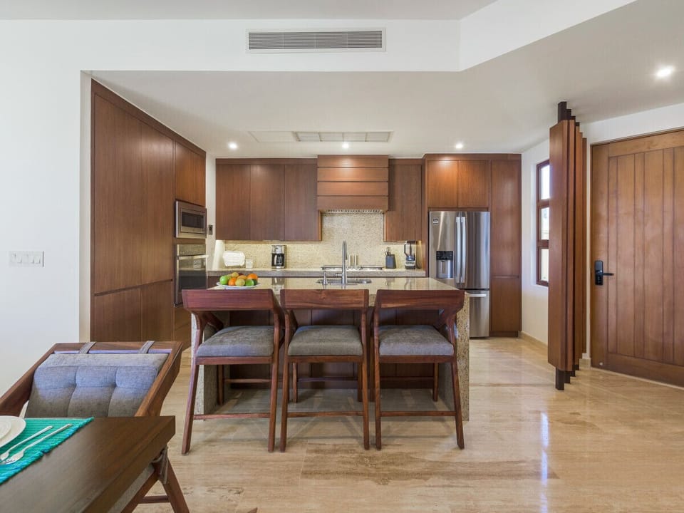 Dining into kitchen