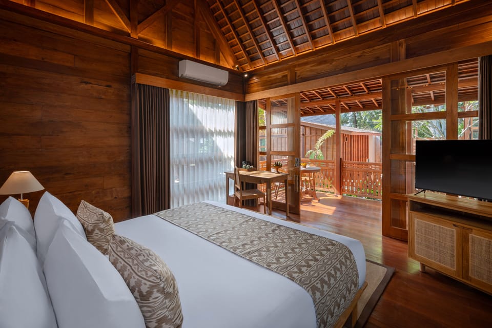 Deluxe Wooden Room | Terrace/patio