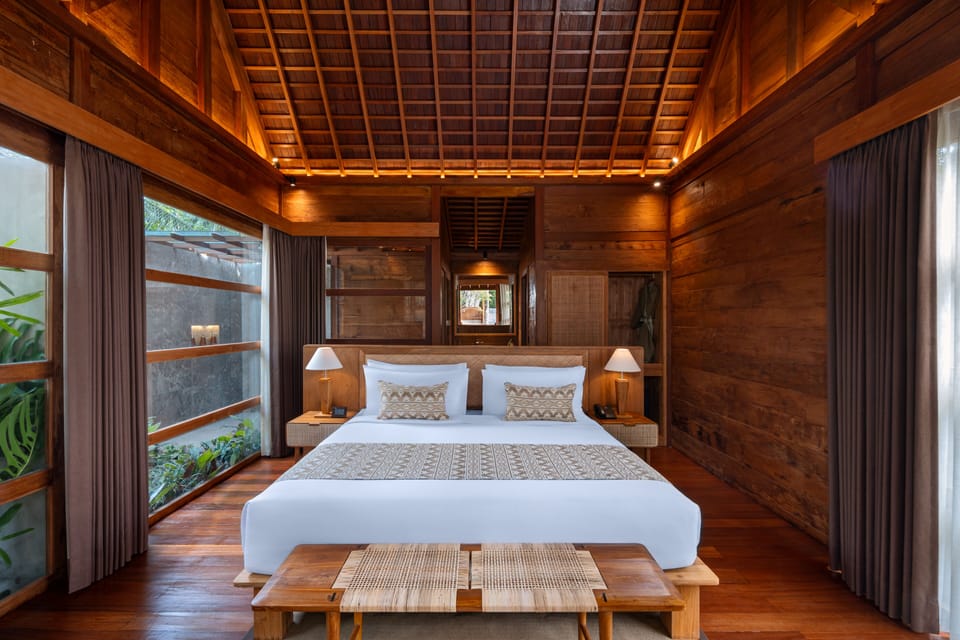 Deluxe Wooden Room | Egyptian cotton sheets, premium bedding, iron/ironing board