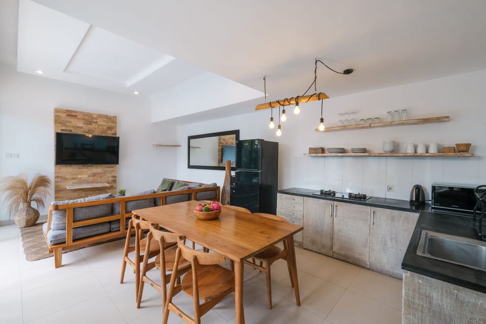 Villa, 3 Bedrooms, Pool View | Dining room