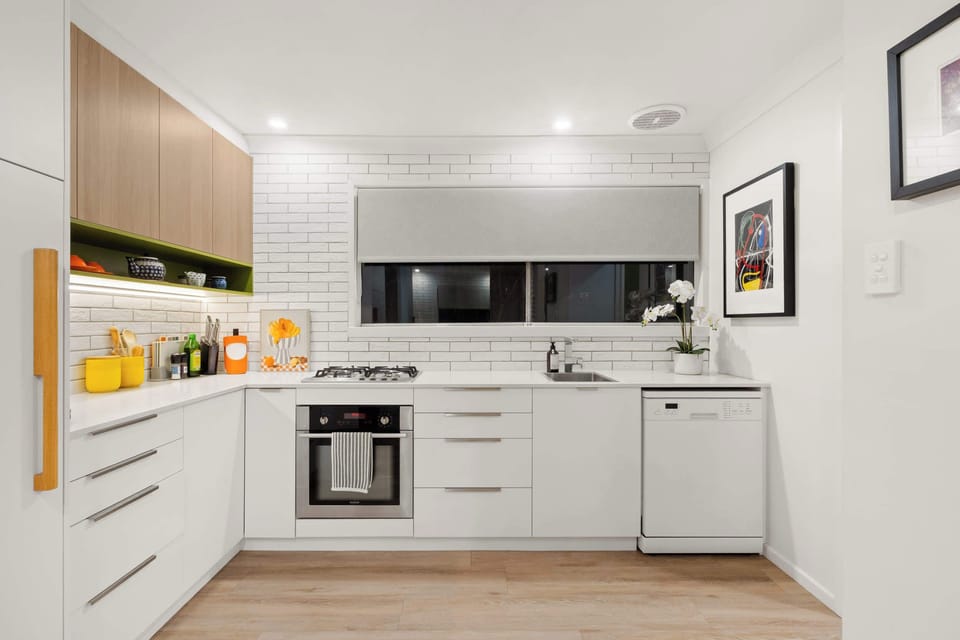 Full kitchen - cook up a storm...