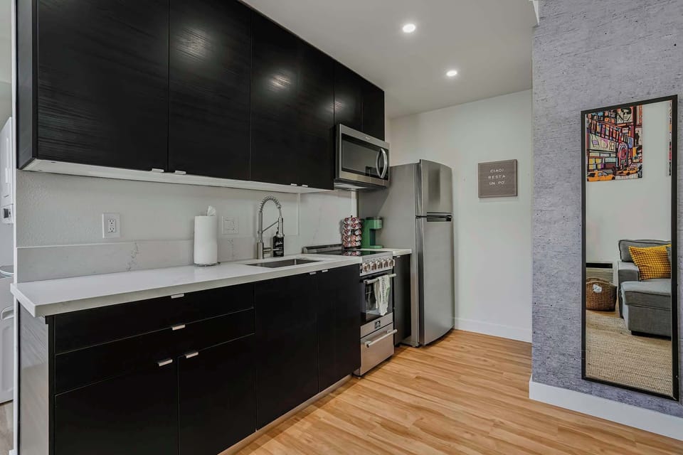 Fully equipped kitchen. Please note the Keurig in the photos has been replaced with a standard drip coffee maker. Grounds are provided. ☕