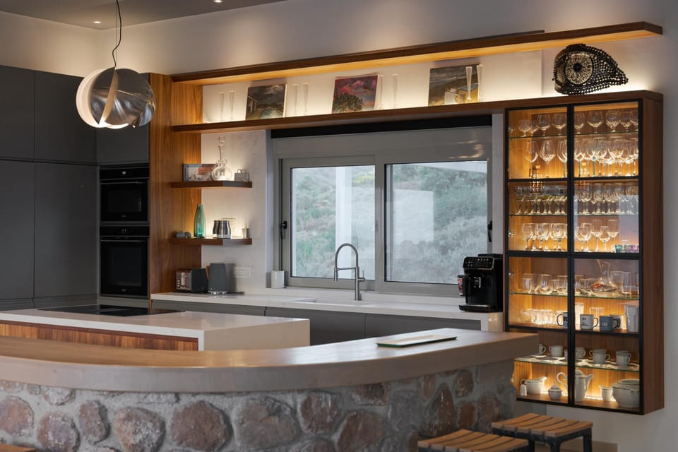 Deluxe Villa | Private kitchen | Full-size fridge, microwave, oven, stovetop