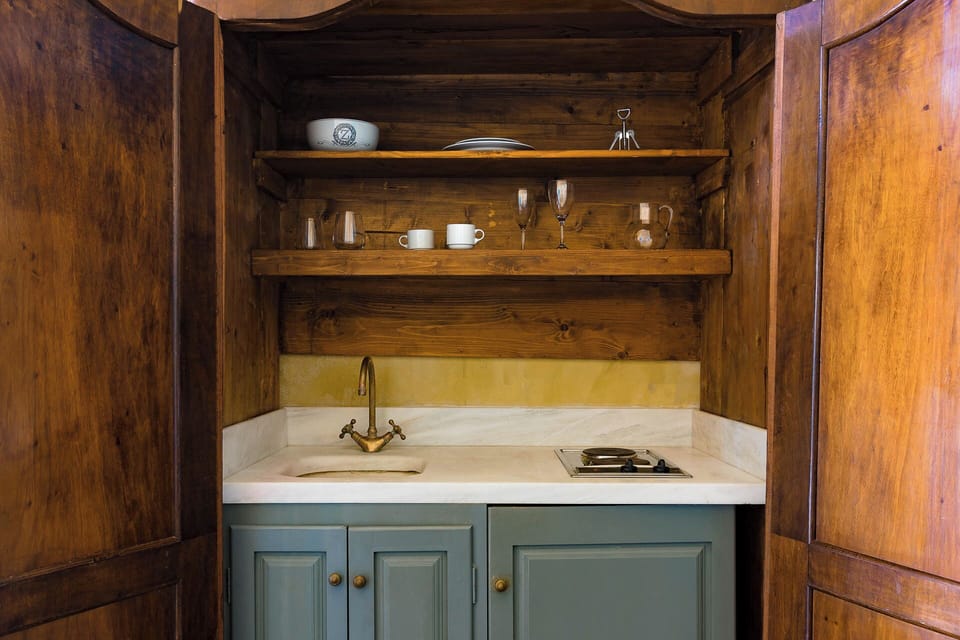 Master Suite | Private kitchen | Mini-fridge, espresso maker, coffee/tea maker, electric kettle
