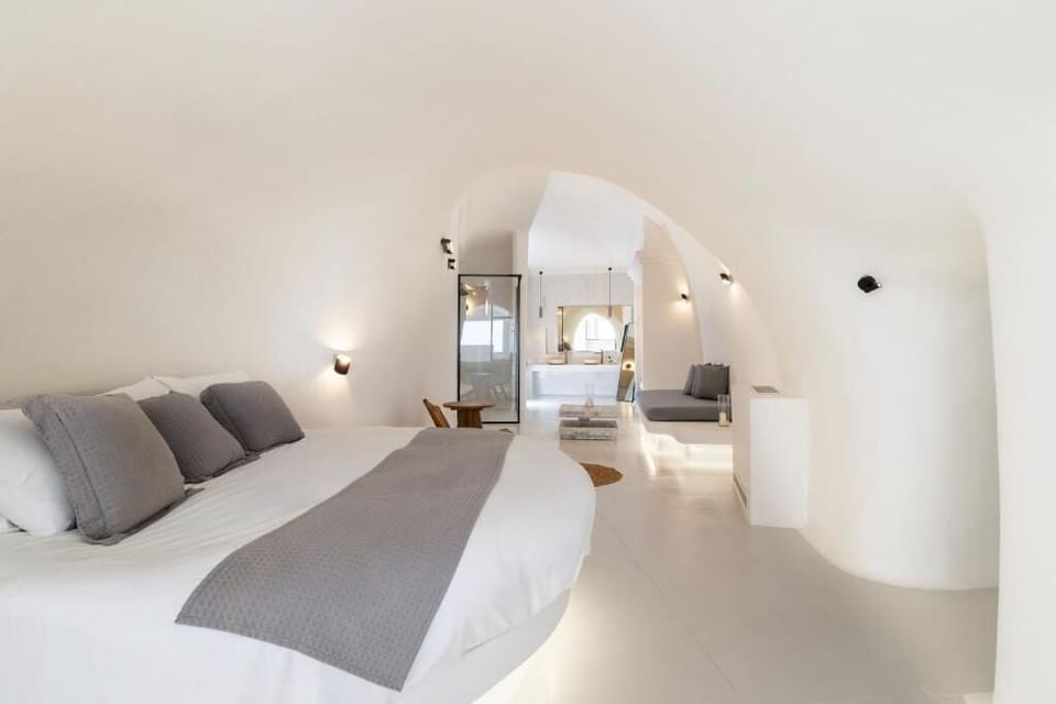 Deluxe Suite with Private Jacuzzi | 1 bedroom, in-room safe, desk, soundproofing