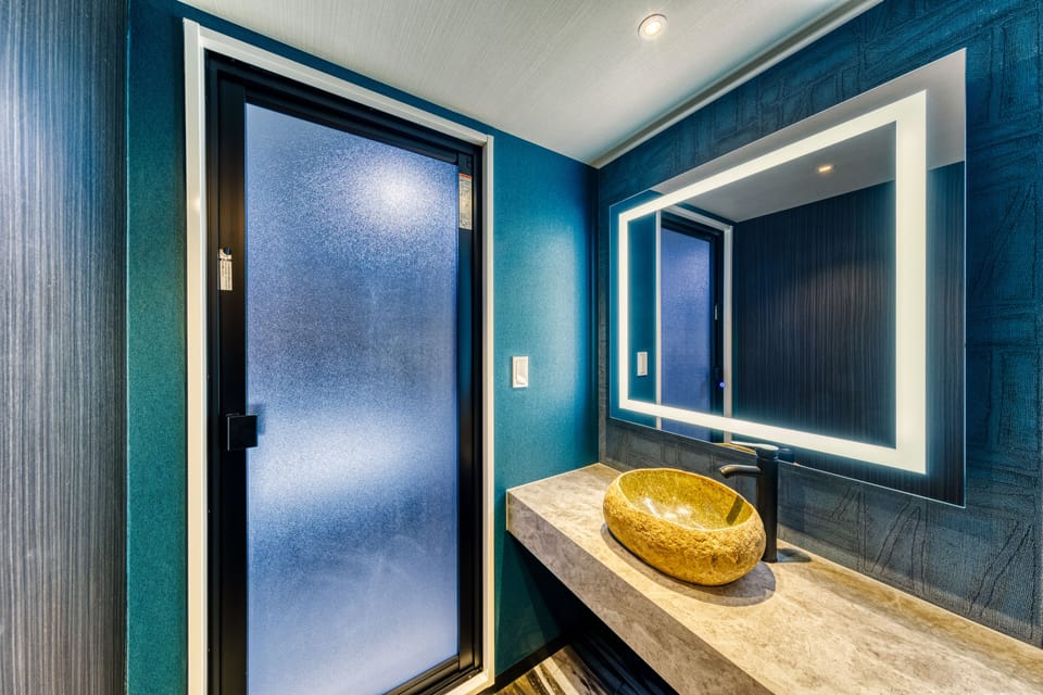 Standard Double Room | Bathroom | Separate tub and shower, free toiletries, hair dryer, slippers