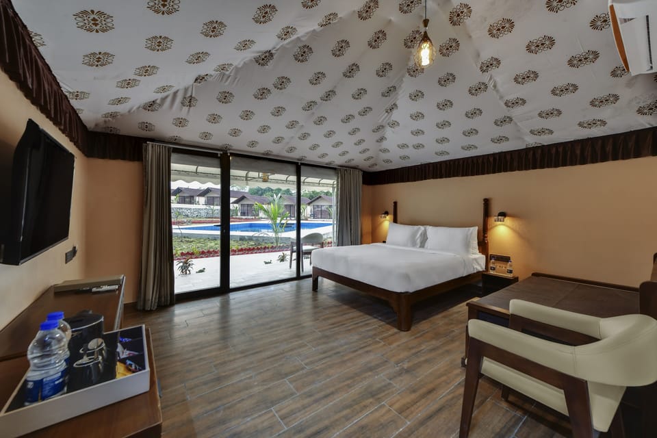 Luxury Tent | Soundproofing, free WiFi