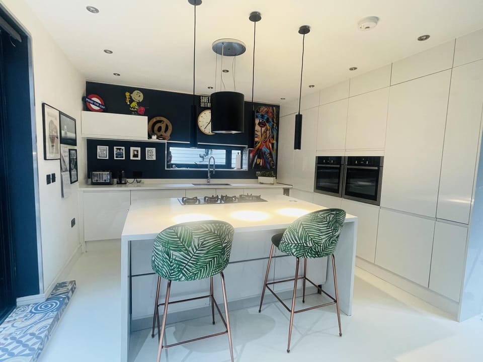 House | Private kitchen | Fridge, microwave, oven, stovetop