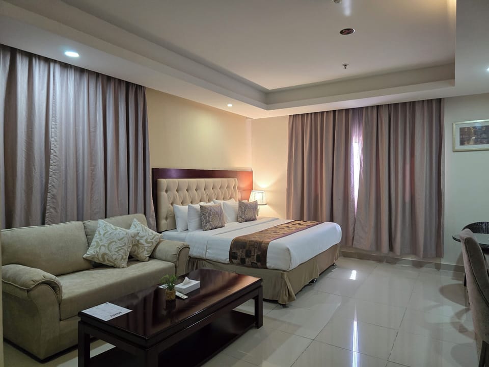 Studio room | Egyptian cotton sheets, premium bedding, blackout drapes, soundproofing
