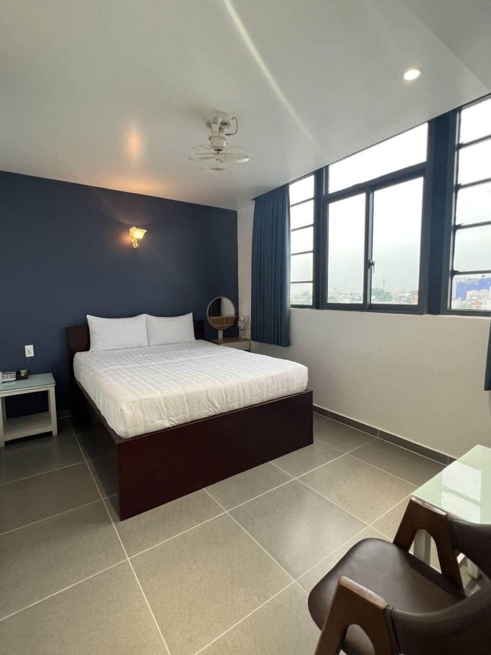 Free minibar items, desk, free WiFi, bed sheets