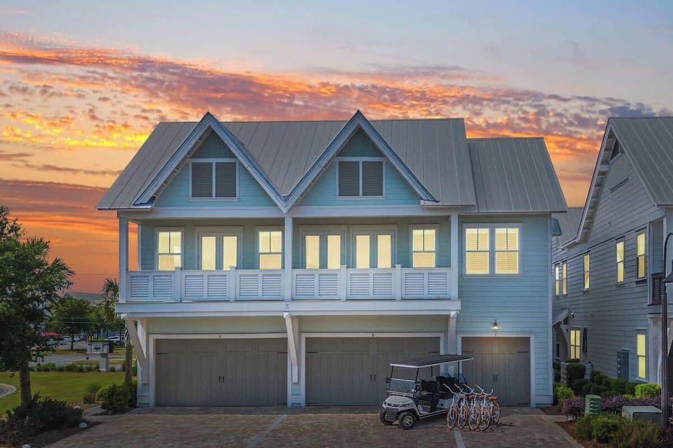 Golf cart & bikes included!