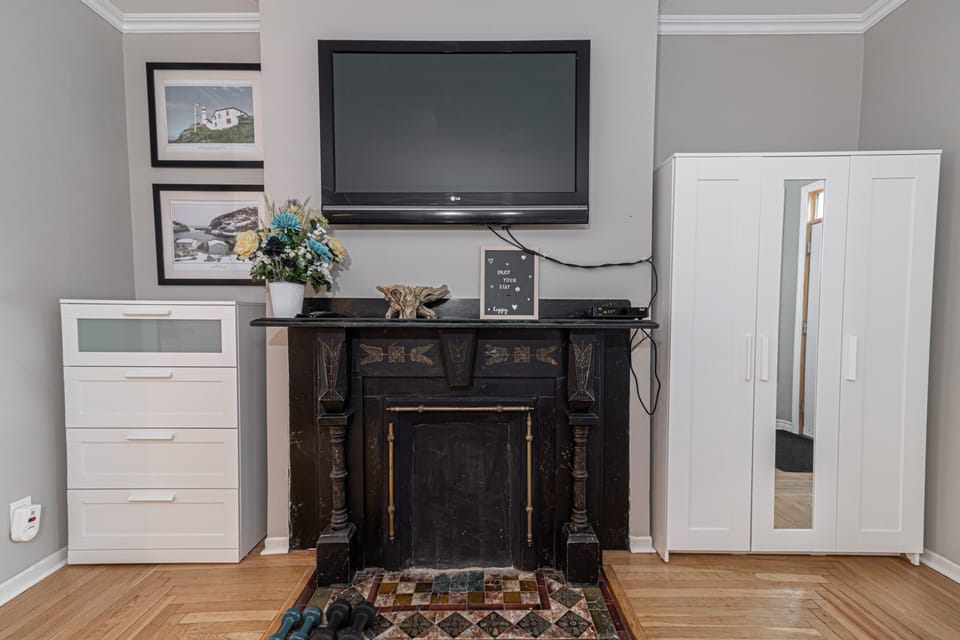 🏰 Sleepy Haven with Ample Storage & Personalized Touches - Make Memories in This Charming St. John's Getaway! 🌄