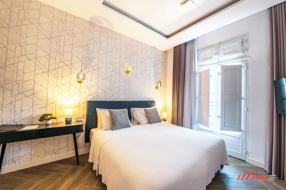 Deluxe Double Room, Balcony | In-room safe, laptop workspace, blackout drapes, iron/ironing board