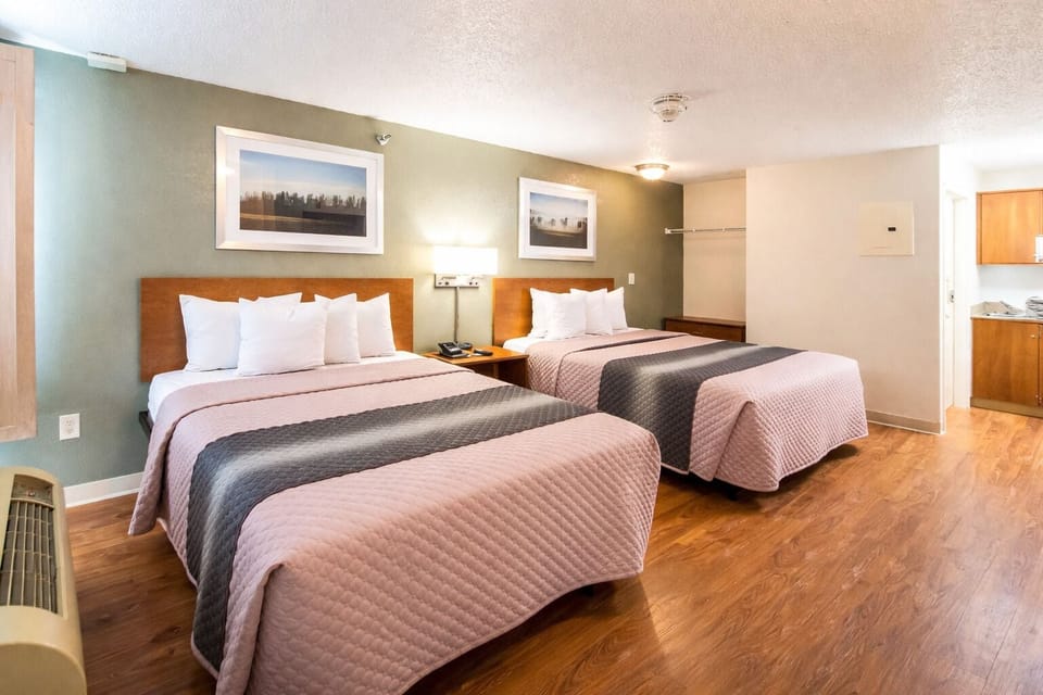 Standard Studio, 2 Queen Beds, Non Smoking | Free WiFi, bed sheets