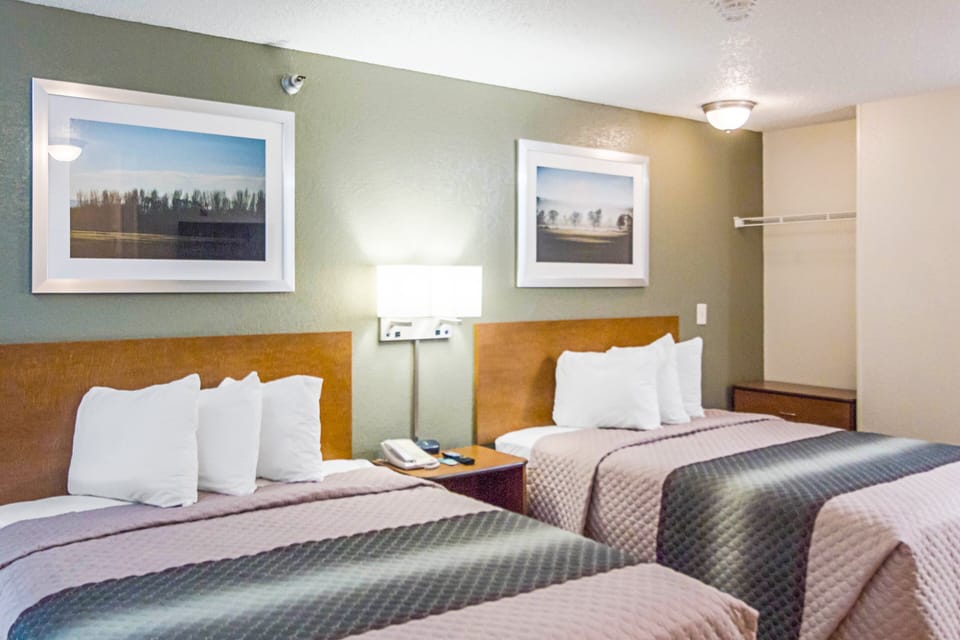 Standard Studio, 2 Queen Beds, Non Smoking | Free WiFi, bed sheets