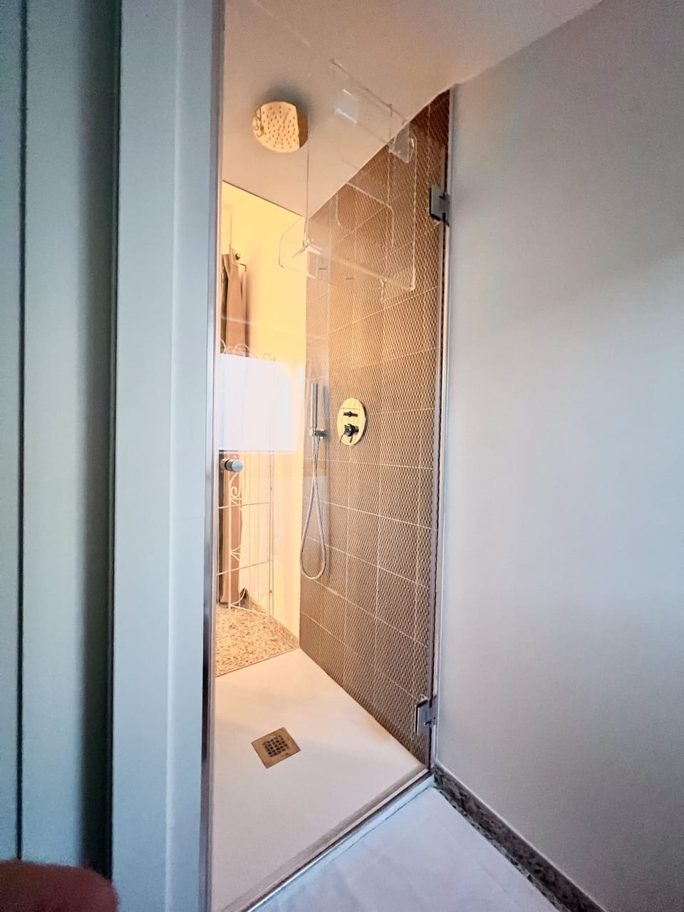 Comfort Duplex, Non Smoking, Partial Sea View | Bathroom | Shower, free toiletries, hair dryer, bidet
