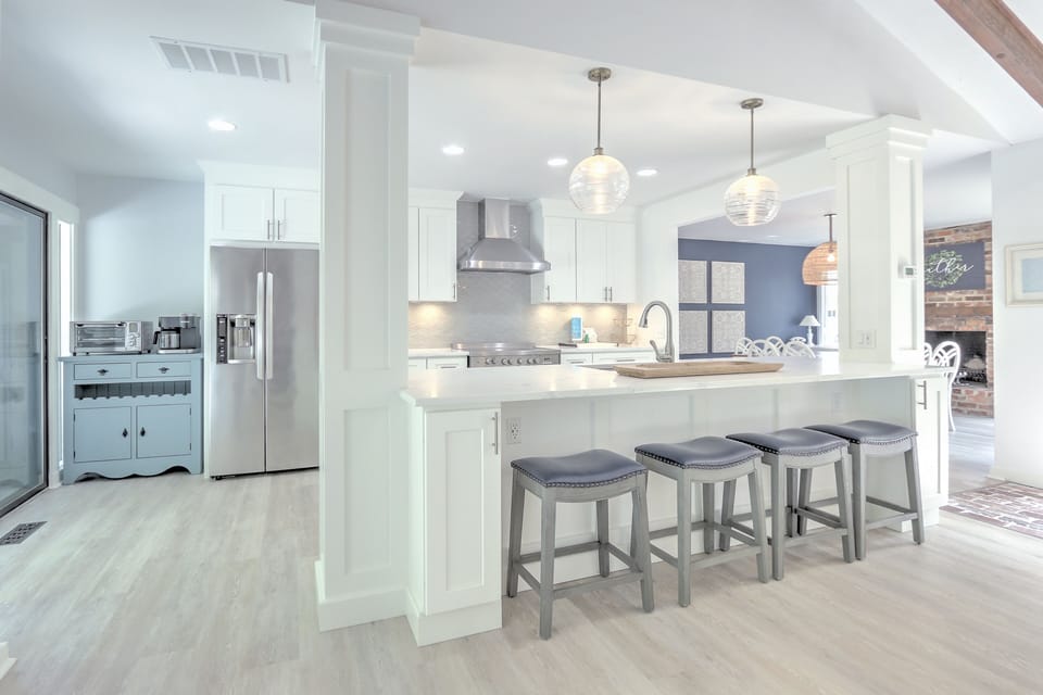 Full Kitchen with Island