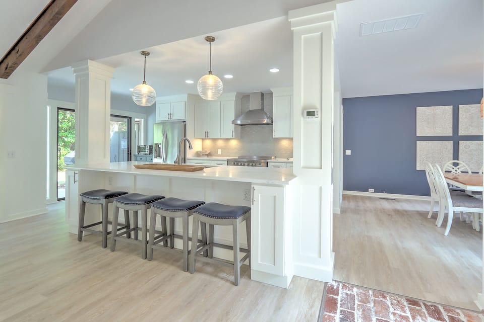 Full Kitchen with Island
