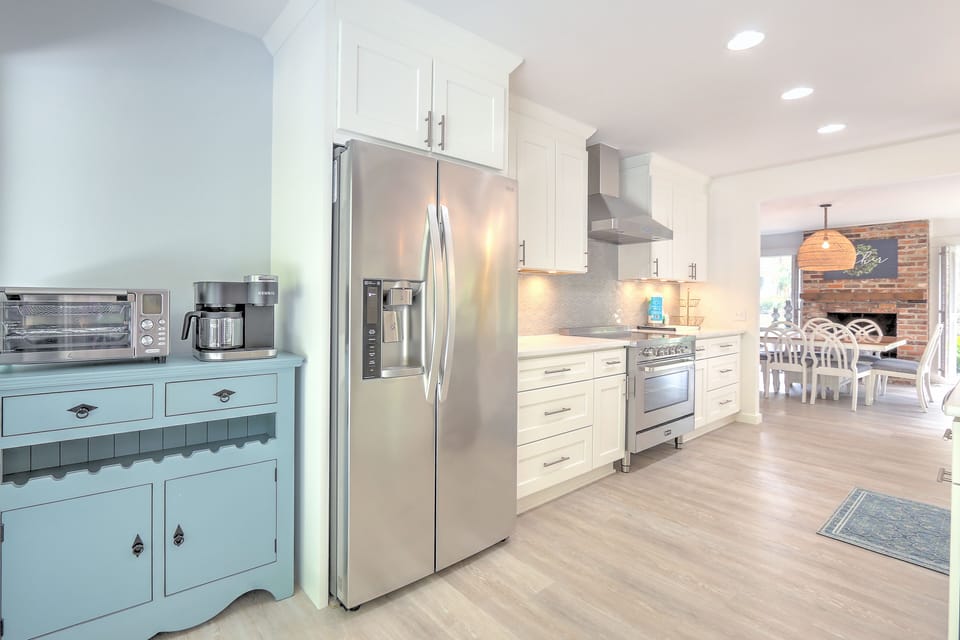 Full Kitchen with Island