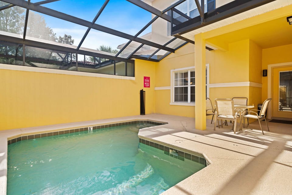 Splendid Private Pool of the Townhouse in Kissimmee Florida - Dive into a refreshing poolside escape - Experience ultimate relaxation in poolside paradise