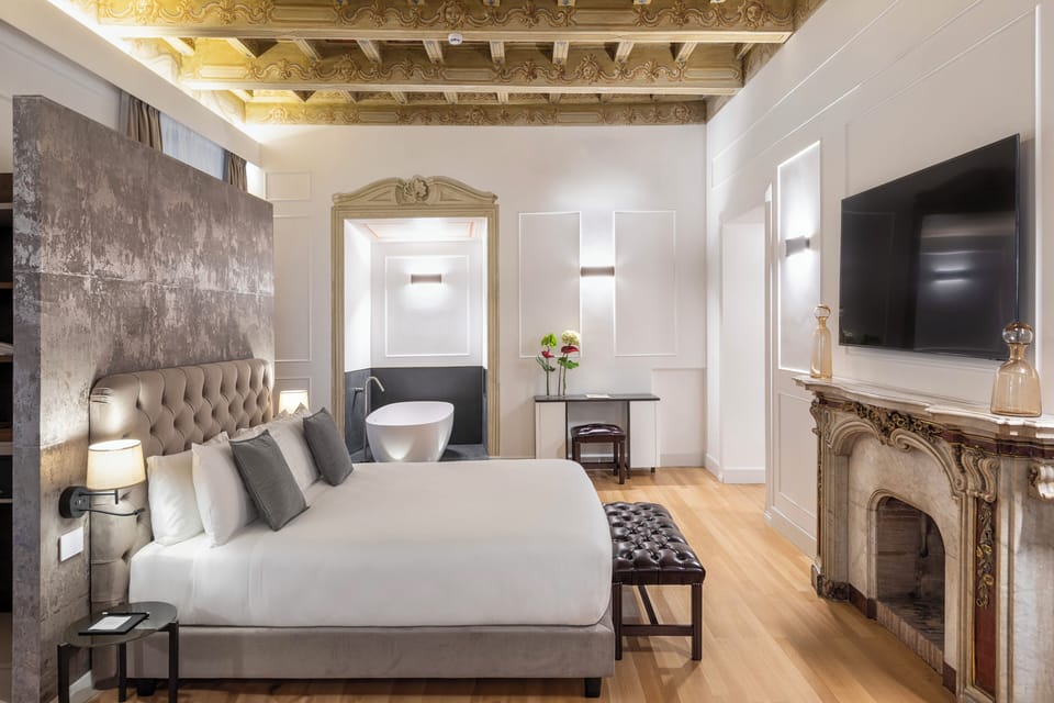King Studio Deluxe | Egyptian cotton sheets, premium bedding, down comforters, minibar