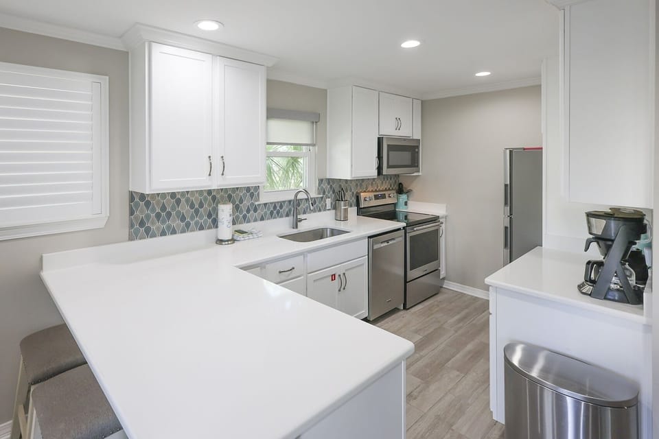 Condo, 2 Bedrooms | Private kitchen | Coffee/tea maker, oven