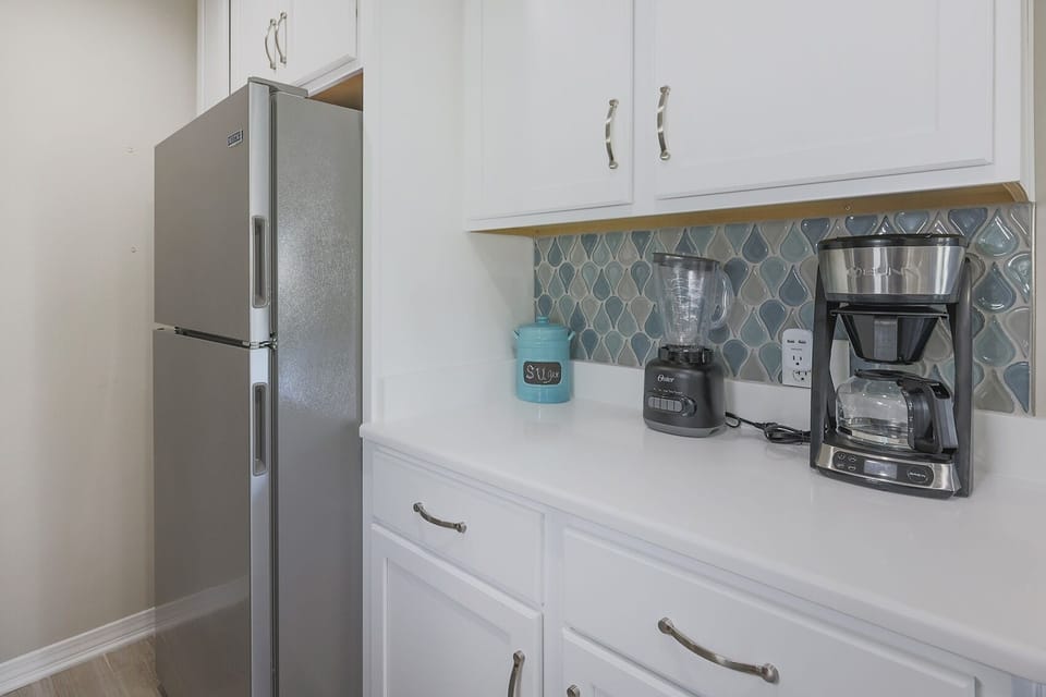 Condo, 2 Bedrooms | Private kitchen | Coffee/tea maker, oven