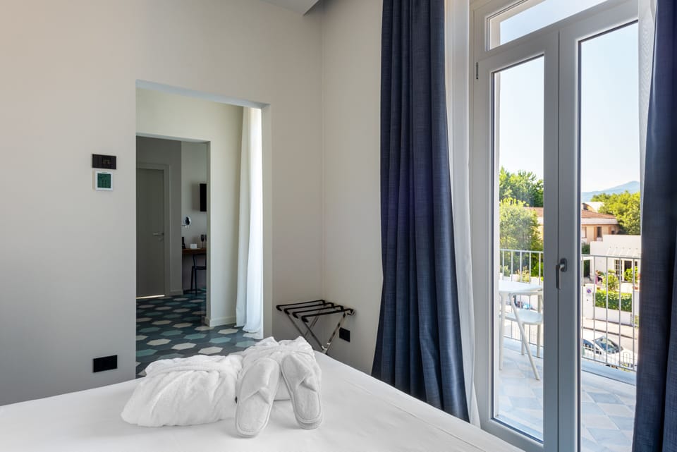 Suite, Garden View | Egyptian cotton sheets, premium bedding, down comforters, minibar