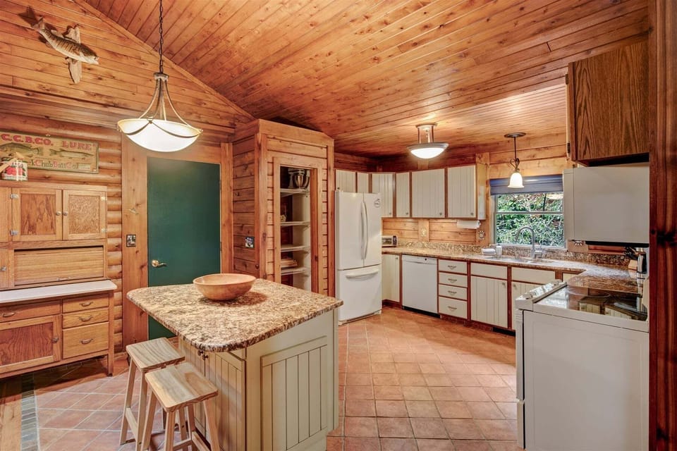 Full kitchen with center island