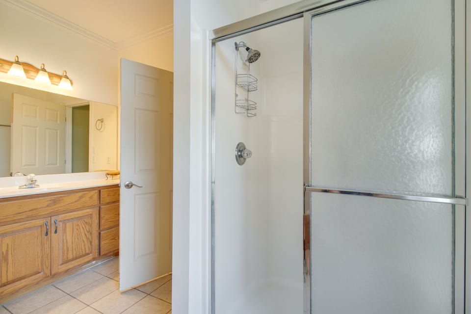 2 Mi to Grand Lake: Grove Home w/ Fenced-in Yard Cottage in Grove