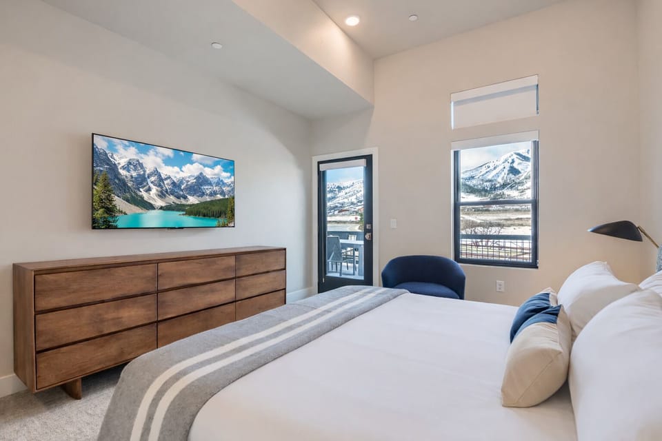 Helling Circle Hideaway 303 3 Bedroom Condo by RedAwning Apartment in Jordanelle Reservoir