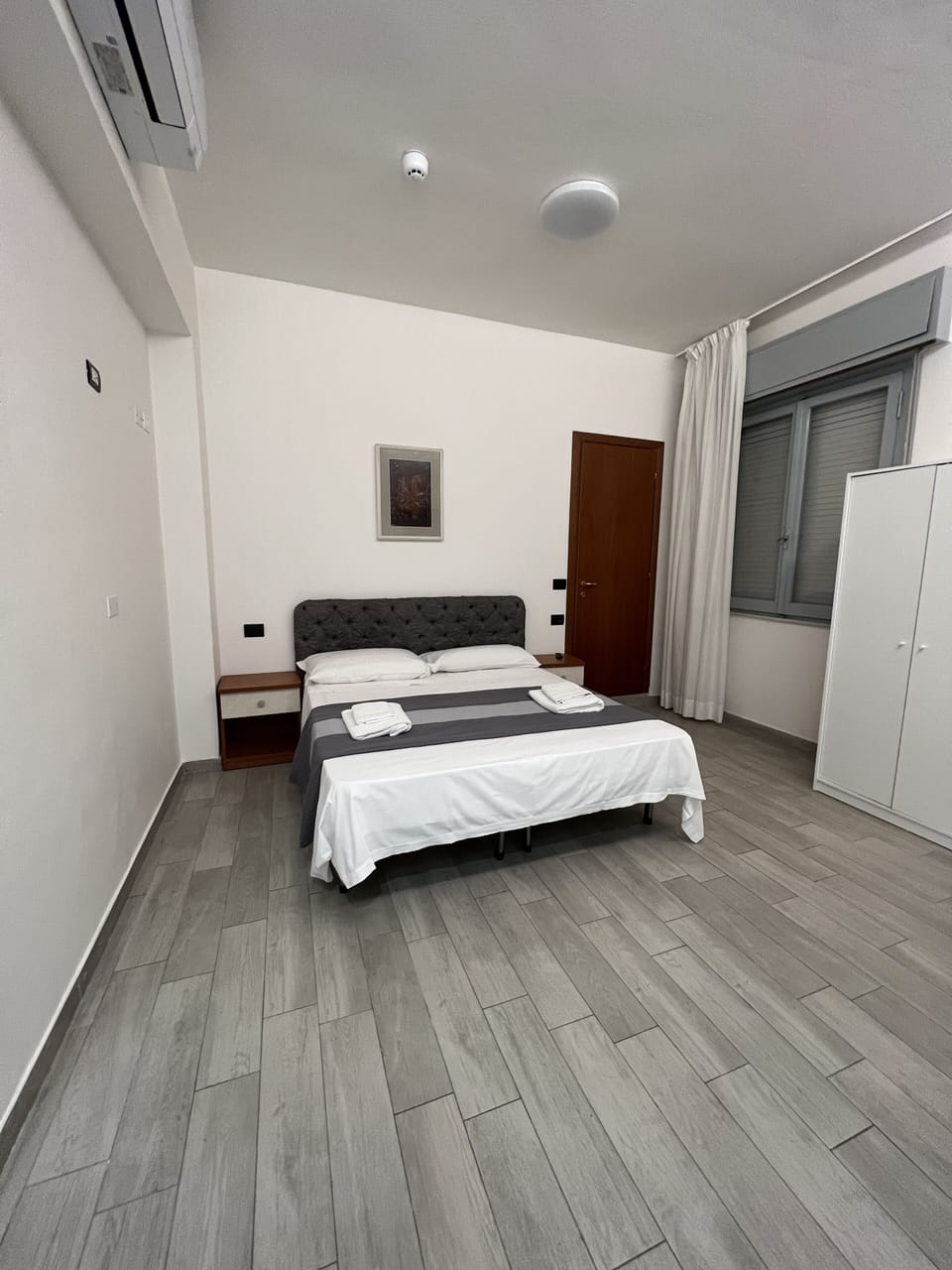 Soundproofing, free WiFi, bed sheets