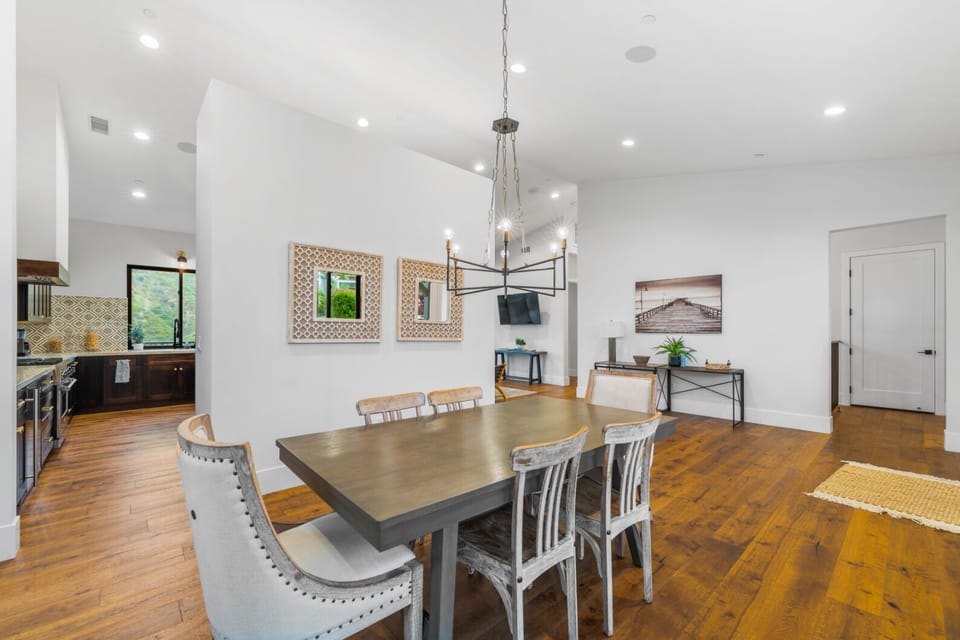 Elegant dining for six   perfect for family meals and entertaining guests in style.