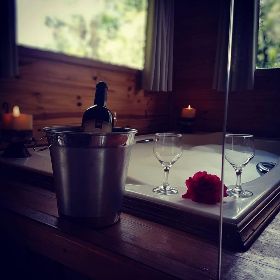 Luxury Cabin, Garden View | 1 bedroom, soundproofing, free WiFi, bed sheets
