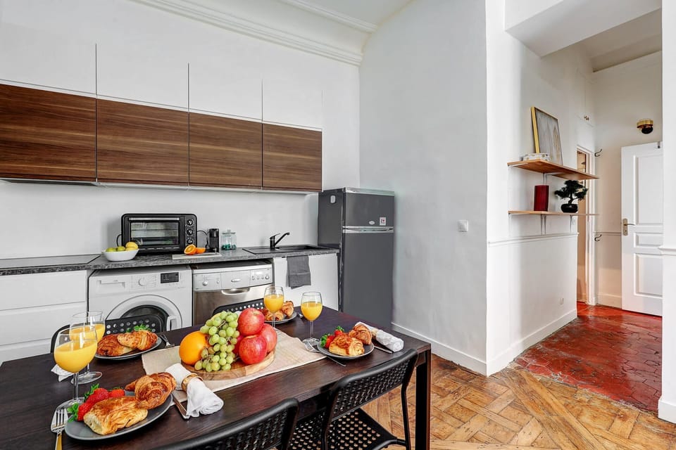 The kitchen and dining area