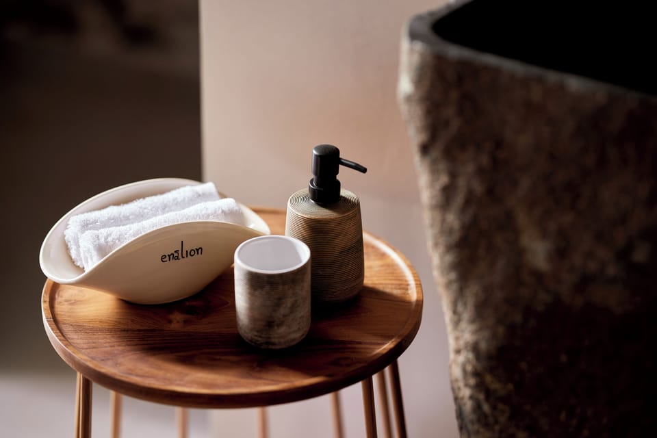 Beachfront Suite | Bathroom | Shower, rainfall showerhead, free toiletries, hair dryer