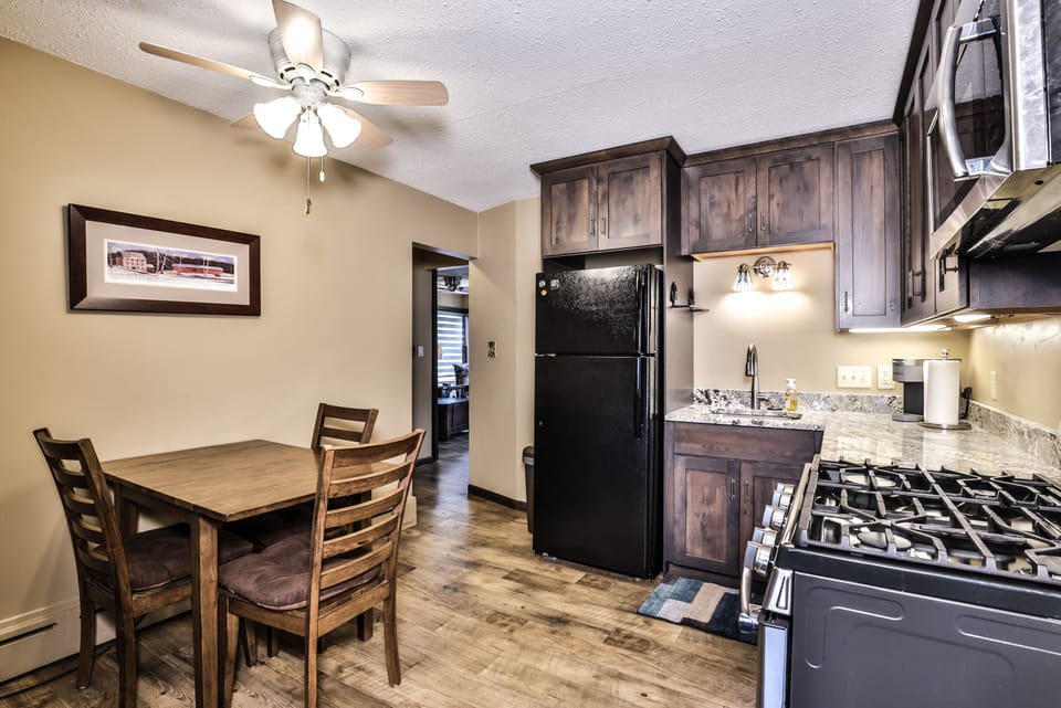 Spacious cute kitchen to enjoy a good meal