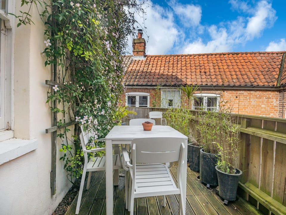Sitting-out-area | Hardy&rsquo;s Cottage - Low Key Luxury Properties, Overstrand, near Cromer