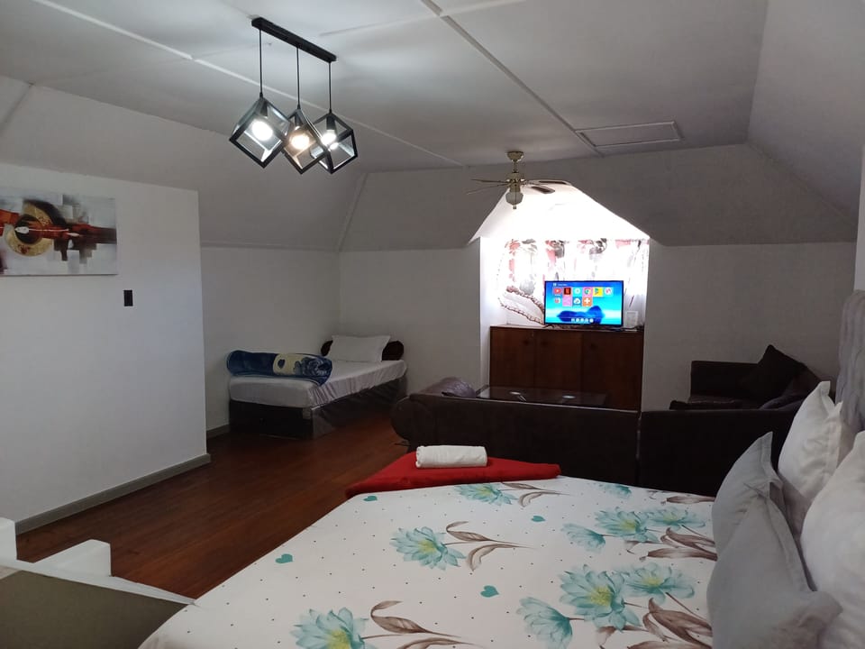 Comfort Room, Non Smoking | Individually decorated, individually furnished, desk, laptop workspace