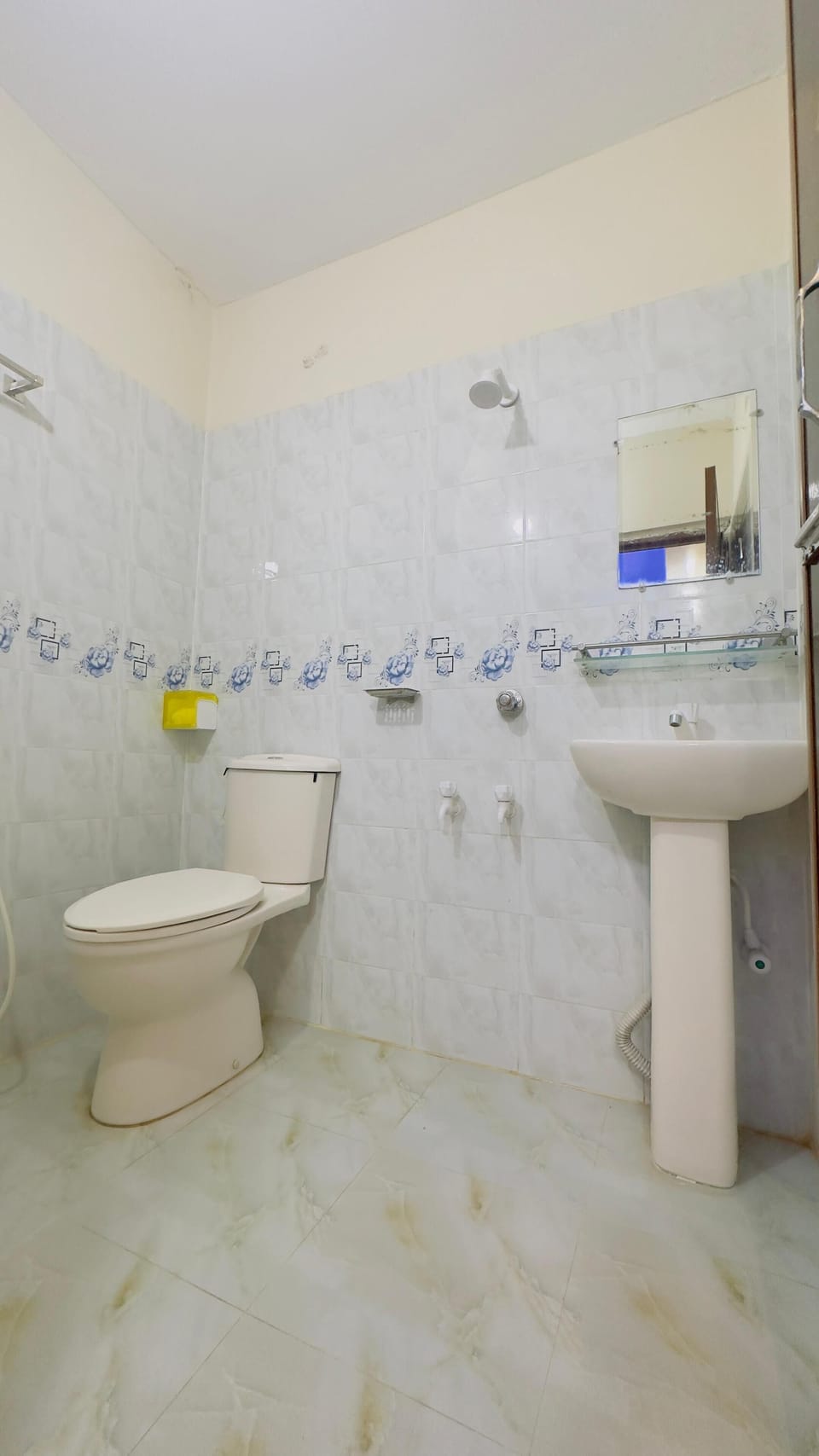 Deluxe Double Room | Bathroom | Shower, rainfall showerhead, free toiletries, towels