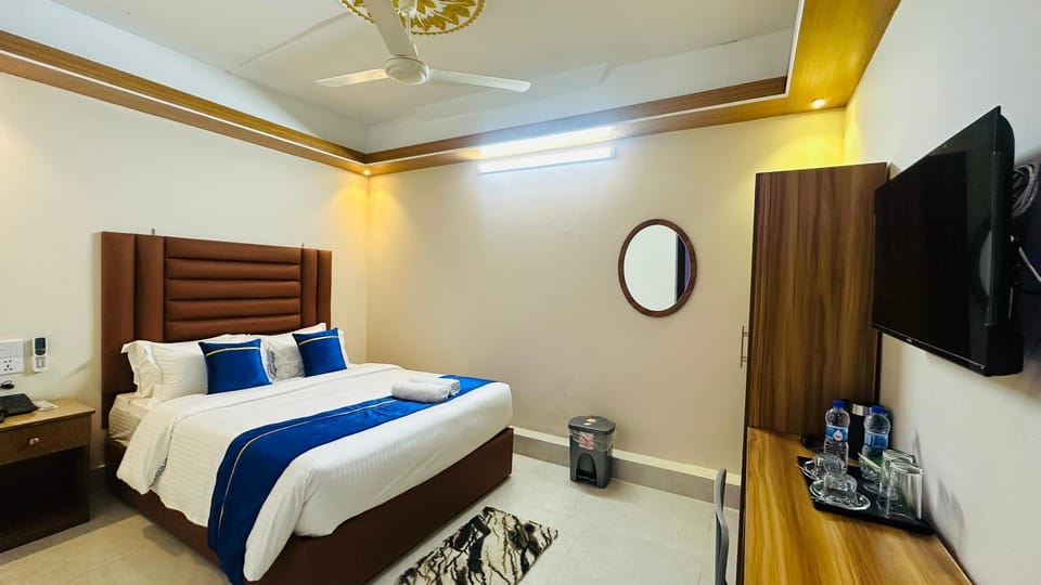Egyptian cotton sheets, premium bedding, down comforters, pillowtop beds