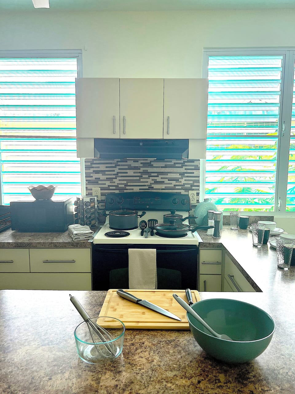 Fully stacked kitchen. With everything you need to cook and make coffee/espresso