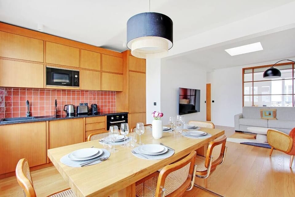 Dining Area (2)