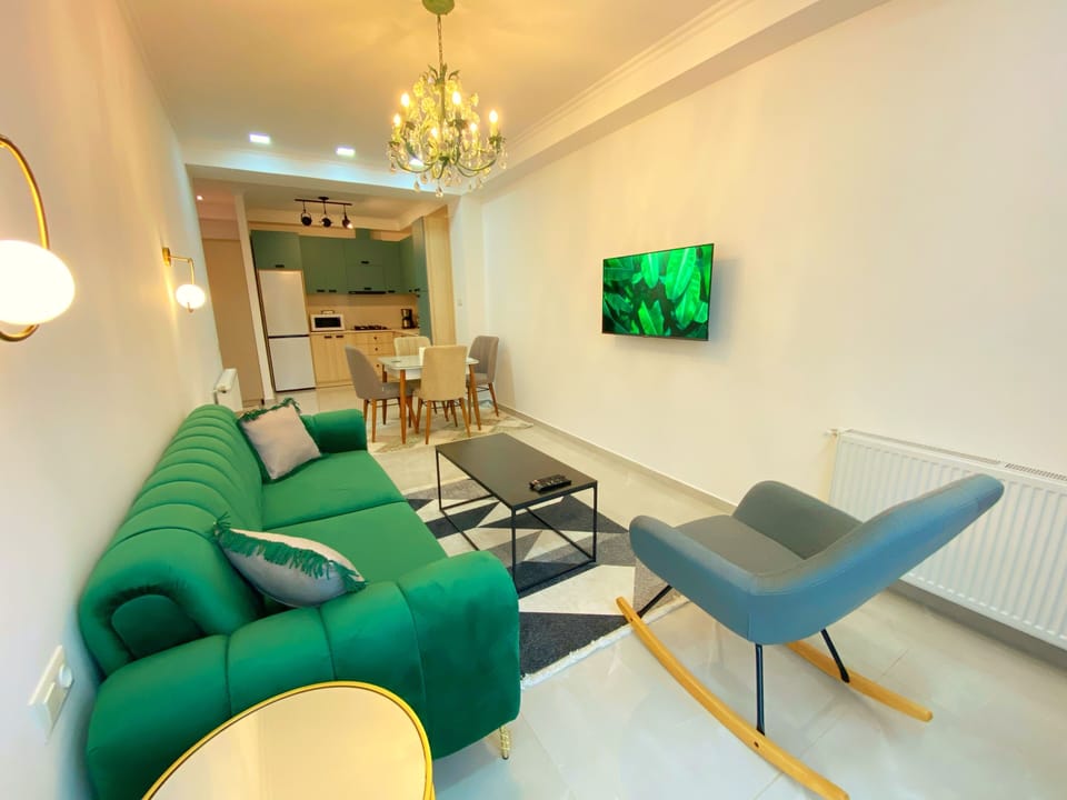 Luxury Apartment, City View | Living area | Netflix, streaming services