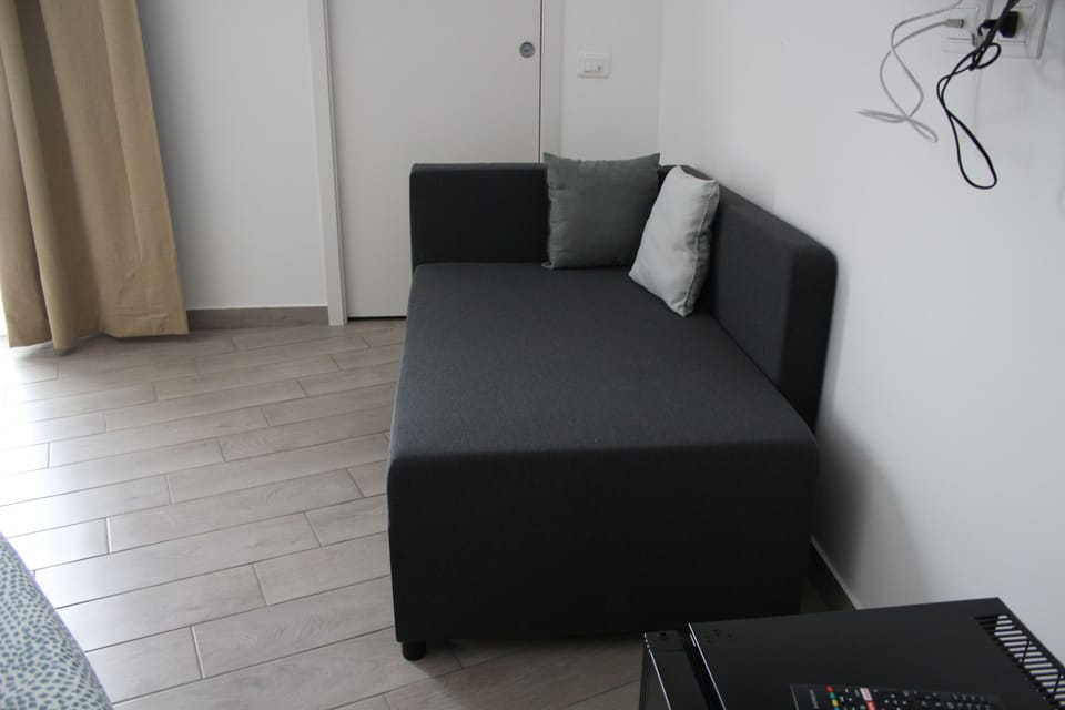Hypo-allergenic bedding, free WiFi