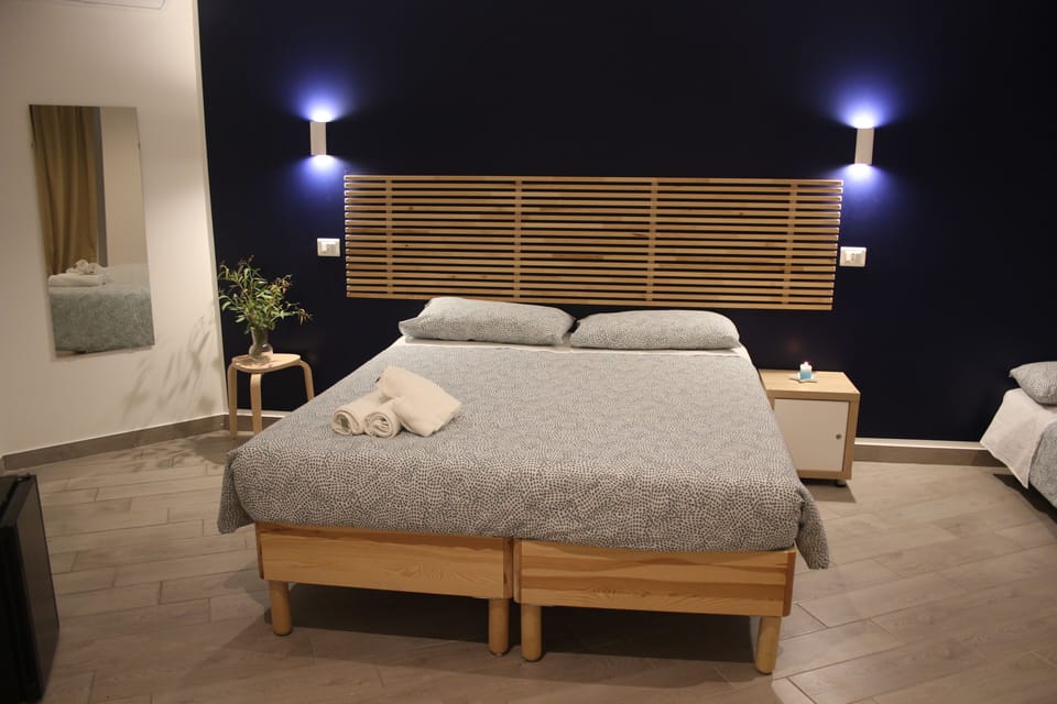 Hypo-allergenic bedding, free WiFi