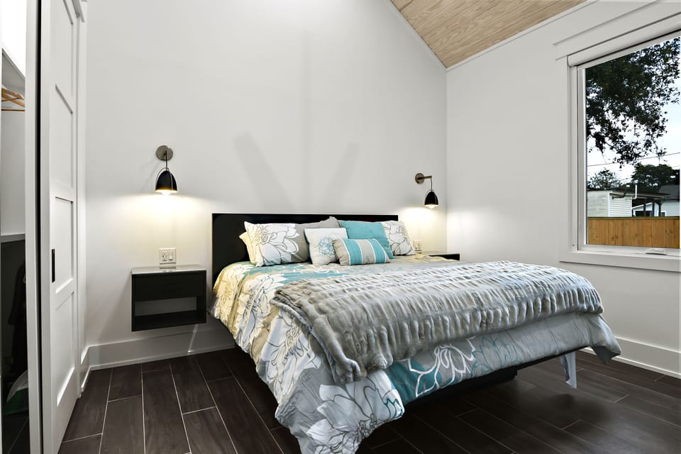 Suite b Guest Bedroom