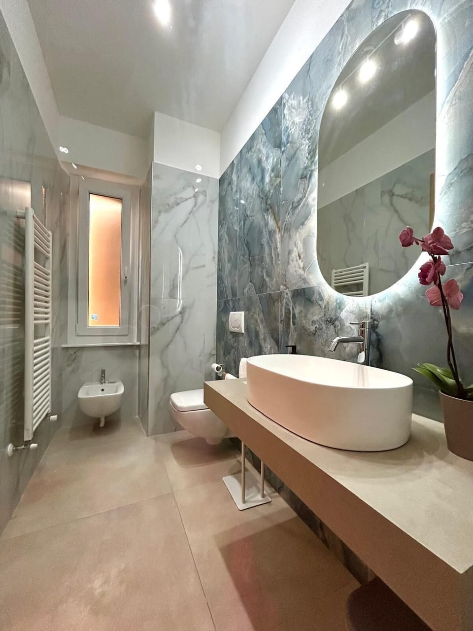 Luxury Double Room, Courtyard View | Bathroom | Shower, rainfall showerhead, free toiletries, hair dryer