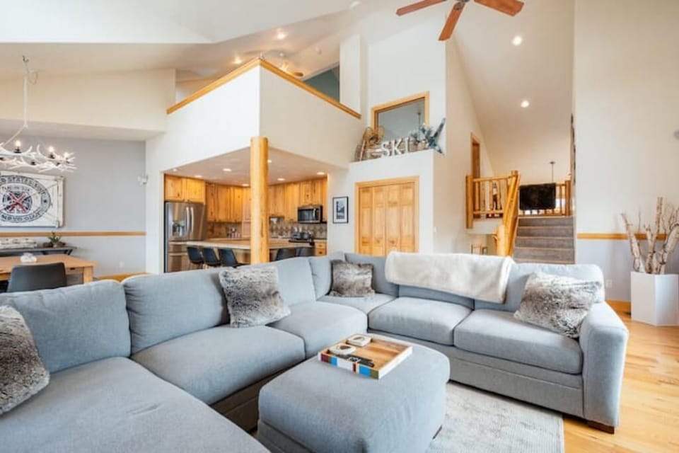 Great entertaining space with natural light